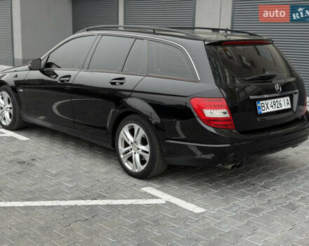 Черный Мерседес Ц-Класс, объемом двигателя 2.15 л и пробегом 261 тыс. км за 9199 $, фото 6 на Automoto.ua