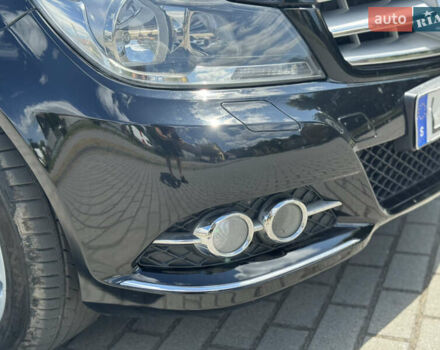 Черный Мерседес Ц-Класс, объемом двигателя 2.2 л и пробегом 289 тыс. км за 9900 $, фото 20 на Automoto.ua