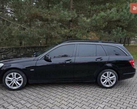 Чорний Мерседес Ц-Клас, об'ємом двигуна 2.14 л та пробігом 260 тис. км за 9700 $, фото 3 на Automoto.ua