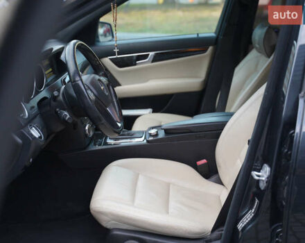 Черный Мерседес Ц-Класс, объемом двигателя 2.2 л и пробегом 357 тыс. км за 11250 $, фото 35 на Automoto.ua