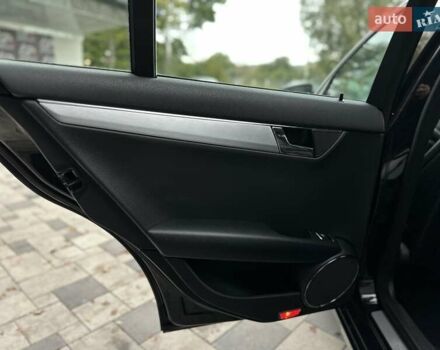 Черный Мерседес Ц-Класс, объемом двигателя 2.2 л и пробегом 245 тыс. км за 10200 $, фото 17 на Automoto.ua