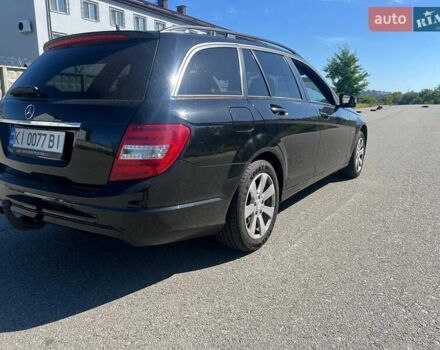 Черный Мерседес Ц-Класс, объемом двигателя 2.1 л и пробегом 357 тыс. км за 9999 $, фото 2 на Automoto.ua