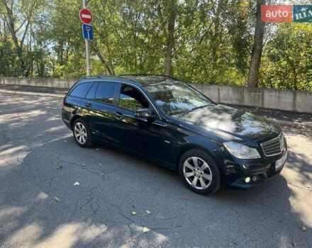 Черный Мерседес Ц-Класс, объемом двигателя 2.1 л и пробегом 357 тыс. км за 9999 $, фото 19 на Automoto.ua