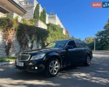 Черный Мерседес Ц-Класс, объемом двигателя 2.1 л и пробегом 357 тыс. км за 9999 $, фото 11 на Automoto.ua