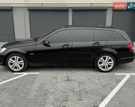 Черный Мерседес Ц-Класс, объемом двигателя 2.15 л и пробегом 261 тыс. км за 9199 $, фото 5 на Automoto.ua
