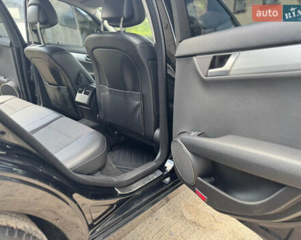 Чорний Мерседес Ц-Клас, об'ємом двигуна 2.2 л та пробігом 289 тис. км за 10950 $, фото 56 на Automoto.ua