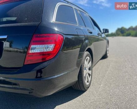 Черный Мерседес Ц-Класс, объемом двигателя 2.1 л и пробегом 357 тыс. км за 9999 $, фото 1 на Automoto.ua