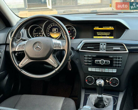 Чорний Мерседес Ц-Клас, об'ємом двигуна 2.2 л та пробігом 240 тис. км за 10000 $, фото 23 на Automoto.ua