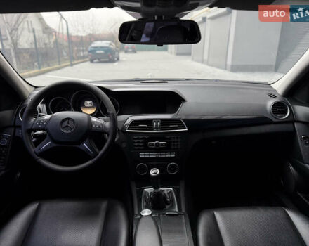 Черный Мерседес Ц-Класс, объемом двигателя 2.15 л и пробегом 261 тыс. км за 9199 $, фото 22 на Automoto.ua