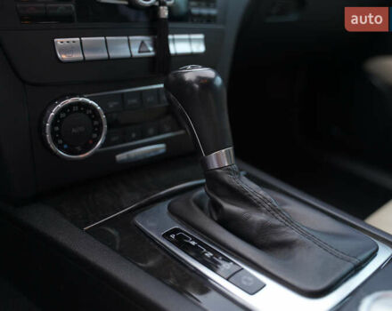 Черный Мерседес Ц-Класс, объемом двигателя 2.2 л и пробегом 357 тыс. км за 11250 $, фото 28 на Automoto.ua