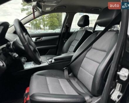 Черный Мерседес Ц-Класс, объемом двигателя 2.2 л и пробегом 245 тыс. км за 10200 $, фото 8 на Automoto.ua