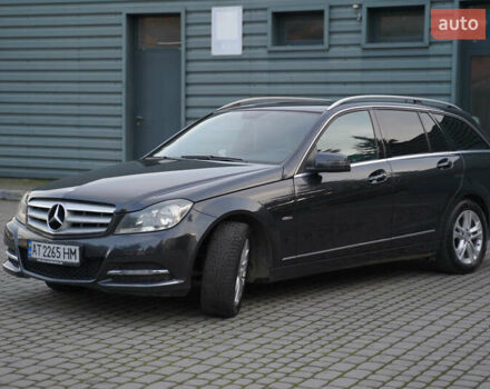 Черный Мерседес Ц-Класс, объемом двигателя 2.2 л и пробегом 357 тыс. км за 11250 $, фото 2 на Automoto.ua