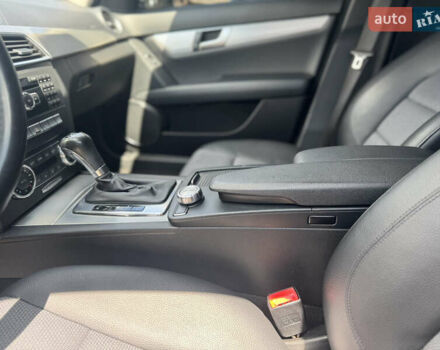 Черный Мерседес Ц-Класс, объемом двигателя 2.2 л и пробегом 289 тыс. км за 9900 $, фото 32 на Automoto.ua