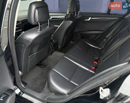 Черный Мерседес Ц-Класс, объемом двигателя 2.15 л и пробегом 261 тыс. км за 9199 $, фото 15 на Automoto.ua