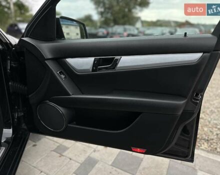 Черный Мерседес Ц-Класс, объемом двигателя 2.2 л и пробегом 245 тыс. км за 10200 $, фото 3 на Automoto.ua