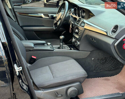 Чорний Мерседес Ц-Клас, об'ємом двигуна 2.2 л та пробігом 240 тис. км за 10000 $, фото 22 на Automoto.ua