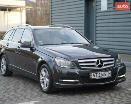 Черный Мерседес Ц-Класс, объемом двигателя 2.2 л и пробегом 357 тыс. км за 11250 $, фото 3 на Automoto.ua