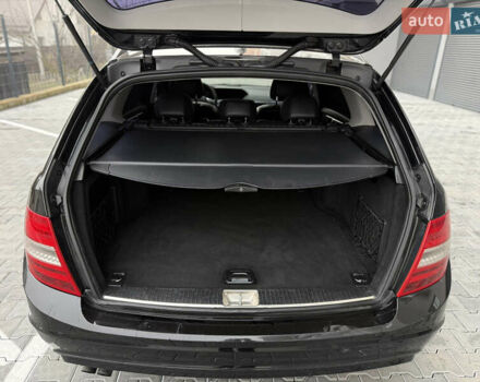 Черный Мерседес Ц-Класс, объемом двигателя 2.15 л и пробегом 261 тыс. км за 9199 $, фото 29 на Automoto.ua