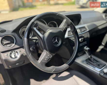 Черный Мерседес Ц-Класс, объемом двигателя 2.2 л и пробегом 289 тыс. км за 9900 $, фото 30 на Automoto.ua