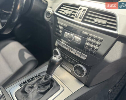 Чорний Мерседес Ц-Клас, об'ємом двигуна 2.2 л та пробігом 289 тис. км за 10950 $, фото 50 на Automoto.ua