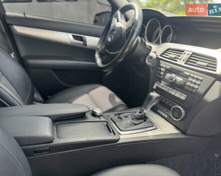 Черный Мерседес Ц-Класс, объемом двигателя 2.2 л и пробегом 289 тыс. км за 9900 $, фото 49 на Automoto.ua