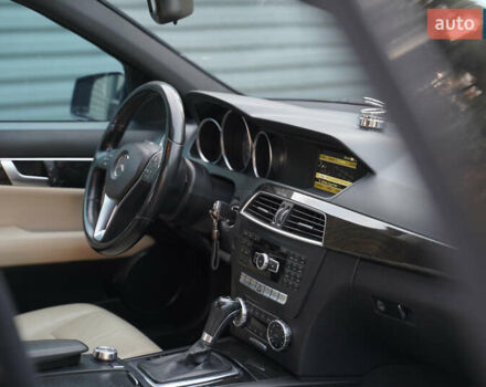 Черный Мерседес Ц-Класс, объемом двигателя 2.2 л и пробегом 357 тыс. км за 11250 $, фото 21 на Automoto.ua