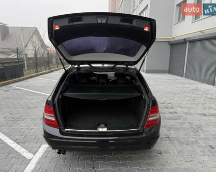 Черный Мерседес Ц-Класс, объемом двигателя 2.15 л и пробегом 261 тыс. км за 9199 $, фото 30 на Automoto.ua