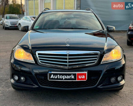 Чорний Мерседес Ц-Клас, об'ємом двигуна 2.2 л та пробігом 240 тис. км за 10000 $, фото 2 на Automoto.ua