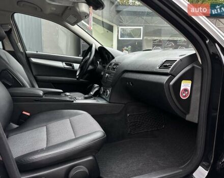 Черный Мерседес Ц-Класс, объемом двигателя 2.2 л и пробегом 245 тыс. км за 10200 $, фото 7 на Automoto.ua