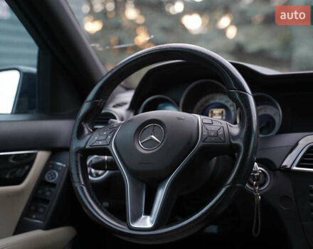 Черный Мерседес Ц-Класс, объемом двигателя 2.2 л и пробегом 357 тыс. км за 11250 $, фото 25 на Automoto.ua