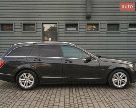 Черный Мерседес Ц-Класс, объемом двигателя 2.2 л и пробегом 357 тыс. км за 11250 $, фото 5 на Automoto.ua