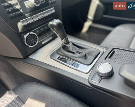 Чорний Мерседес Ц-Клас, об'ємом двигуна 2.2 л та пробігом 289 тис. км за 10950 $, фото 33 на Automoto.ua