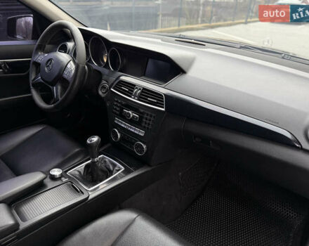 Черный Мерседес Ц-Класс, объемом двигателя 2.15 л и пробегом 261 тыс. км за 9199 $, фото 20 на Automoto.ua