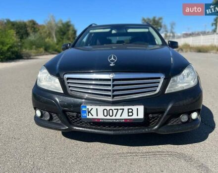 Черный Мерседес Ц-Класс, объемом двигателя 2.1 л и пробегом 357 тыс. км за 9999 $, фото 6 на Automoto.ua