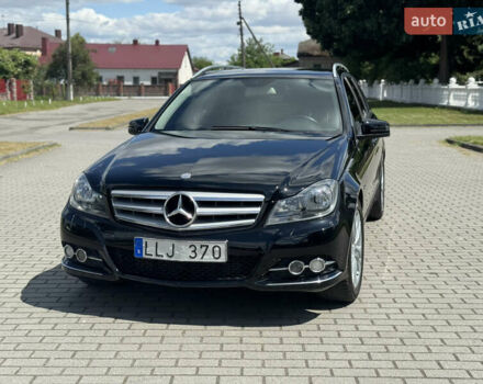 Черный Мерседес Ц-Класс, объемом двигателя 2.2 л и пробегом 289 тыс. км за 9900 $, фото 2 на Automoto.ua