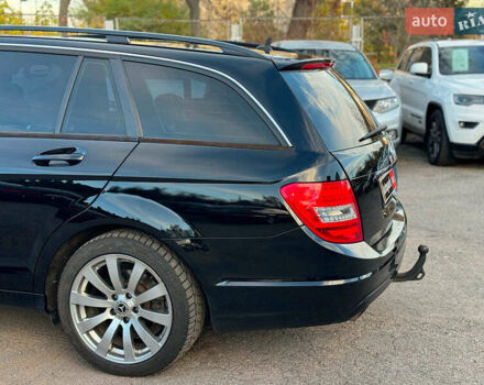 Чорний Мерседес Ц-Клас, об'ємом двигуна 2.2 л та пробігом 240 тис. км за 10000 $, фото 8 на Automoto.ua