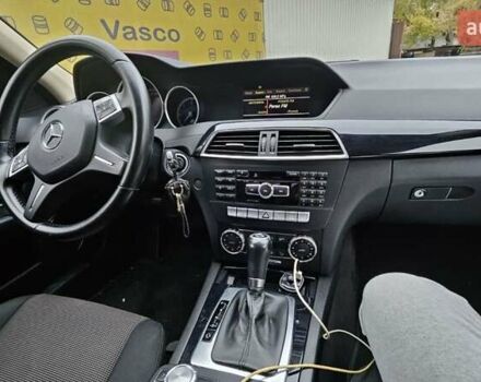 Черный Мерседес Ц-Класс, объемом двигателя 2.14 л и пробегом 260 тыс. км за 13000 $, фото 7 на Automoto.ua