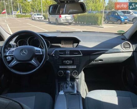 Чорний Мерседес Ц-Клас, об'ємом двигуна 2.14 л та пробігом 284 тис. км за 10990 $, фото 19 на Automoto.ua