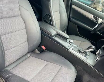 Чорний Мерседес Ц-Клас, об'ємом двигуна 2.14 л та пробігом 299 тис. км за 10700 $, фото 13 на Automoto.ua