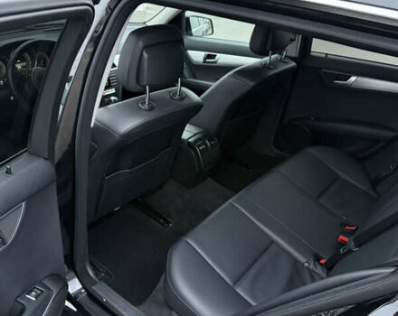 Черный Мерседес Ц-Класс, объемом двигателя 2.14 л и пробегом 295 тыс. км за 12500 $, фото 16 на Automoto.ua