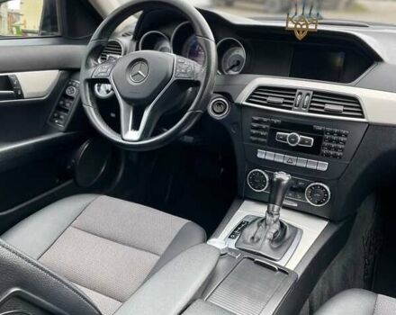 Чорний Мерседес Ц-Клас, об'ємом двигуна 2.14 л та пробігом 299 тис. км за 10700 $, фото 11 на Automoto.ua