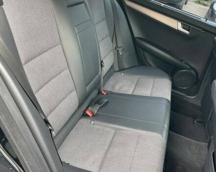 Чорний Мерседес Ц-Клас, об'ємом двигуна 2.14 л та пробігом 299 тис. км за 10700 $, фото 14 на Automoto.ua