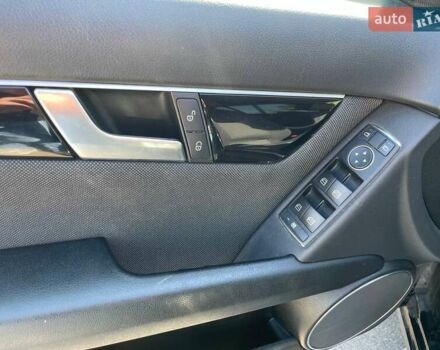 Чорний Мерседес Ц-Клас, об'ємом двигуна 2.14 л та пробігом 284 тис. км за 10990 $, фото 11 на Automoto.ua