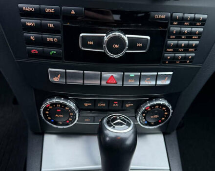 Черный Мерседес Ц-Класс, объемом двигателя 2.14 л и пробегом 295 тыс. км за 12500 $, фото 10 на Automoto.ua