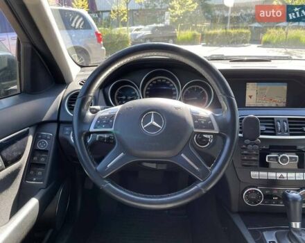 Чорний Мерседес Ц-Клас, об'ємом двигуна 2.14 л та пробігом 284 тис. км за 10990 $, фото 15 на Automoto.ua