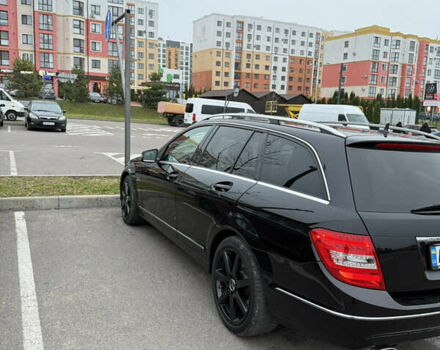 Черный Мерседес Ц-Класс, объемом двигателя 2.14 л и пробегом 295 тыс. км за 12500 $, фото 4 на Automoto.ua