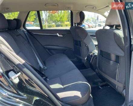 Чорний Мерседес Ц-Клас, об'ємом двигуна 2.14 л та пробігом 284 тис. км за 10990 $, фото 9 на Automoto.ua