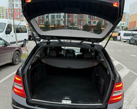 Черный Мерседес Ц-Класс, объемом двигателя 2.14 л и пробегом 295 тыс. км за 12500 $, фото 6 на Automoto.ua