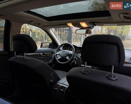 Черный Мерседес Ц-Класс, объемом двигателя 2.14 л и пробегом 277 тыс. км за 13999 $, фото 4 на Automoto.ua