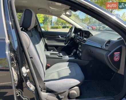 Чорний Мерседес Ц-Клас, об'ємом двигуна 2.14 л та пробігом 284 тис. км за 10990 $, фото 10 на Automoto.ua